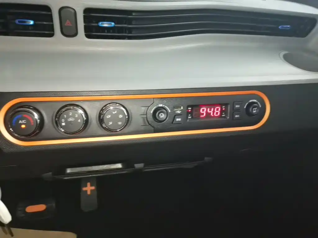 Wuling MINIEV — миниатюра 13