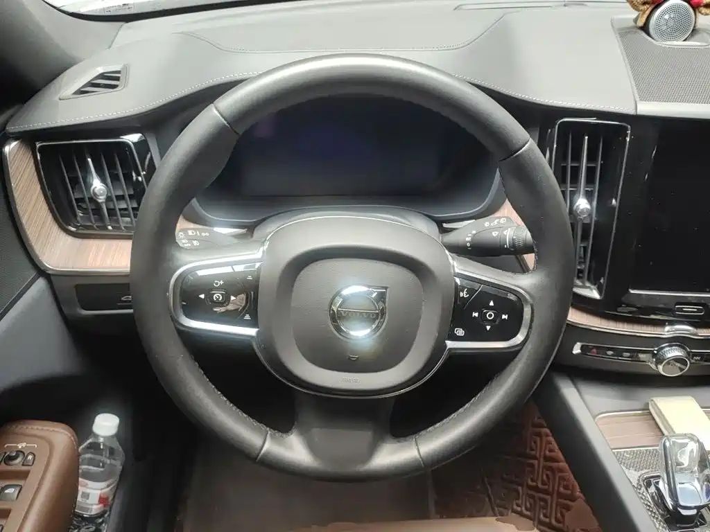 Volvo XC60 — миниатюра 6
