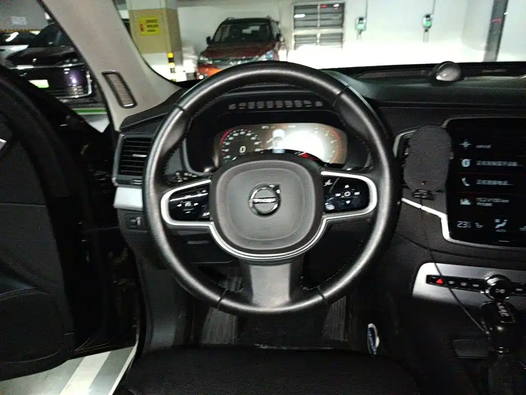 Volvo XC90 — миниатюра 11