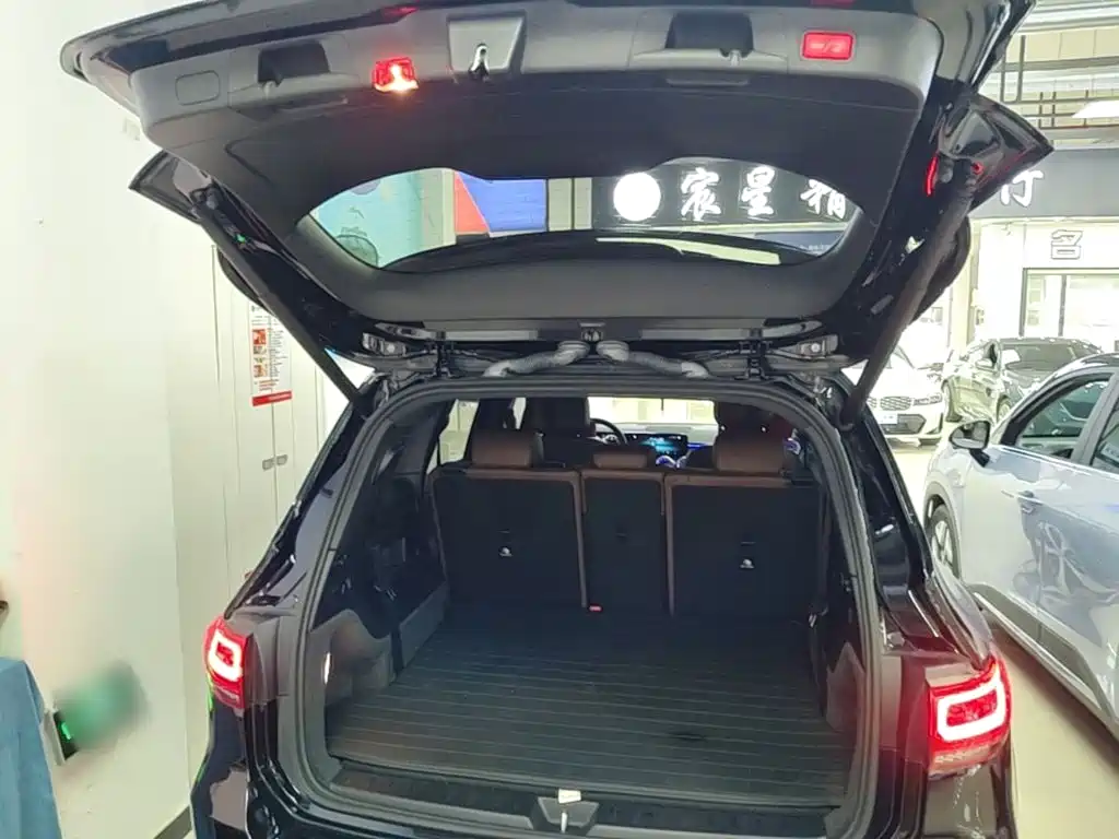 Mercedes-Benz GLB — миниатюра 19