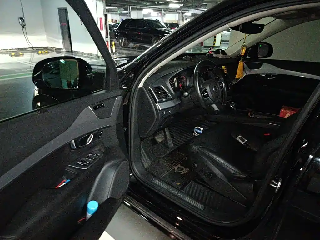 Volvo XC90 — миниатюра 17