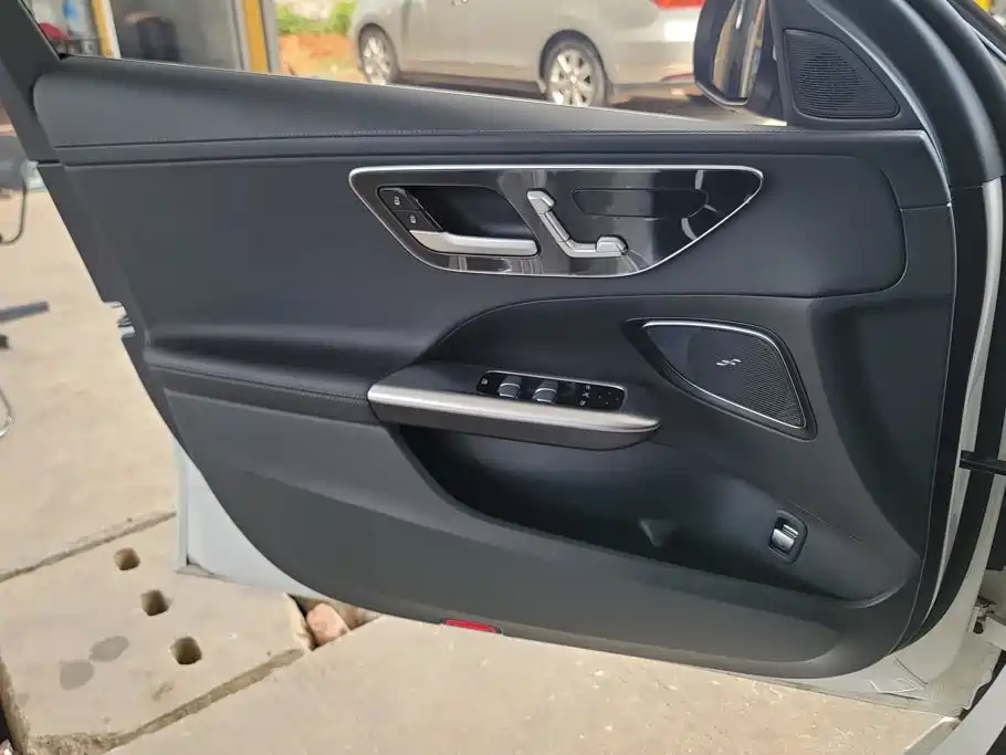 Mercedes-Benz C-Class — миниатюра 7