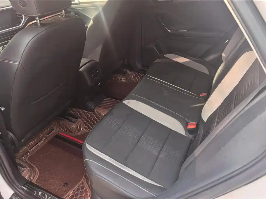 VOLKSWAGEN T ROC EXPLORING SONGS