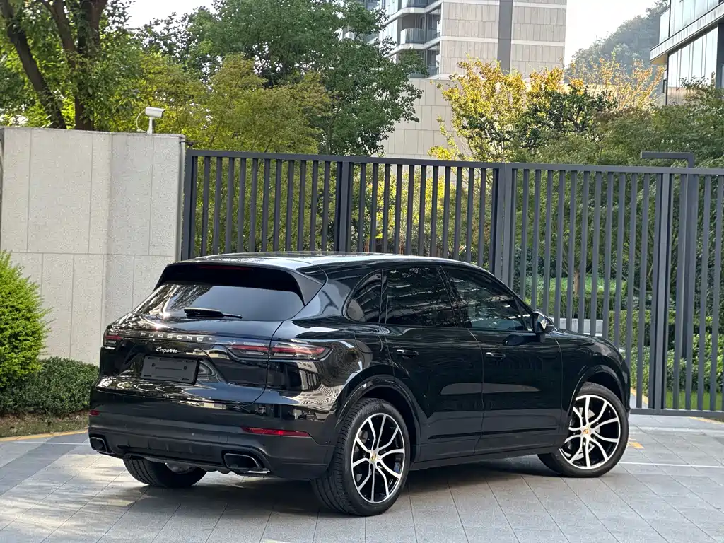 Porsche Cayenne — миниатюра 4
