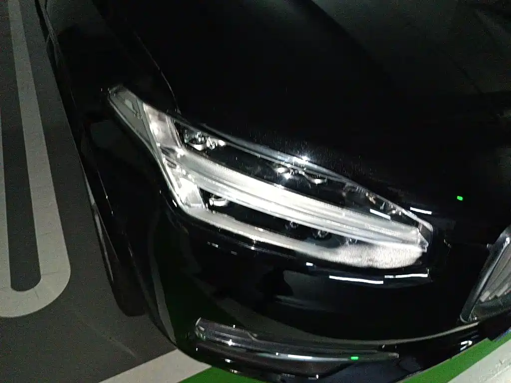 Volvo XC90 — миниатюра 7