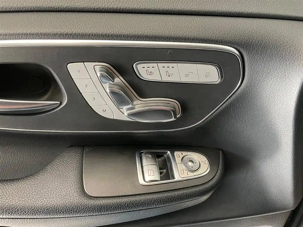 MERCEDES-BENZ V CLASS