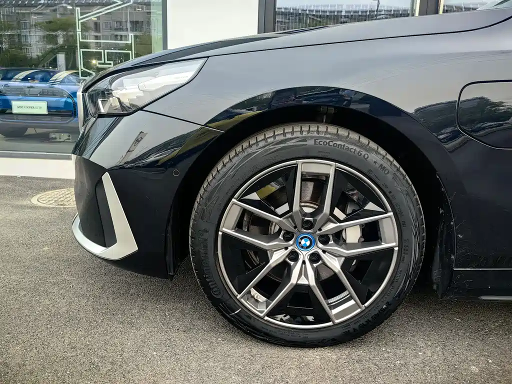 BMW i5 2024 eDrive 35L Premium Luxury