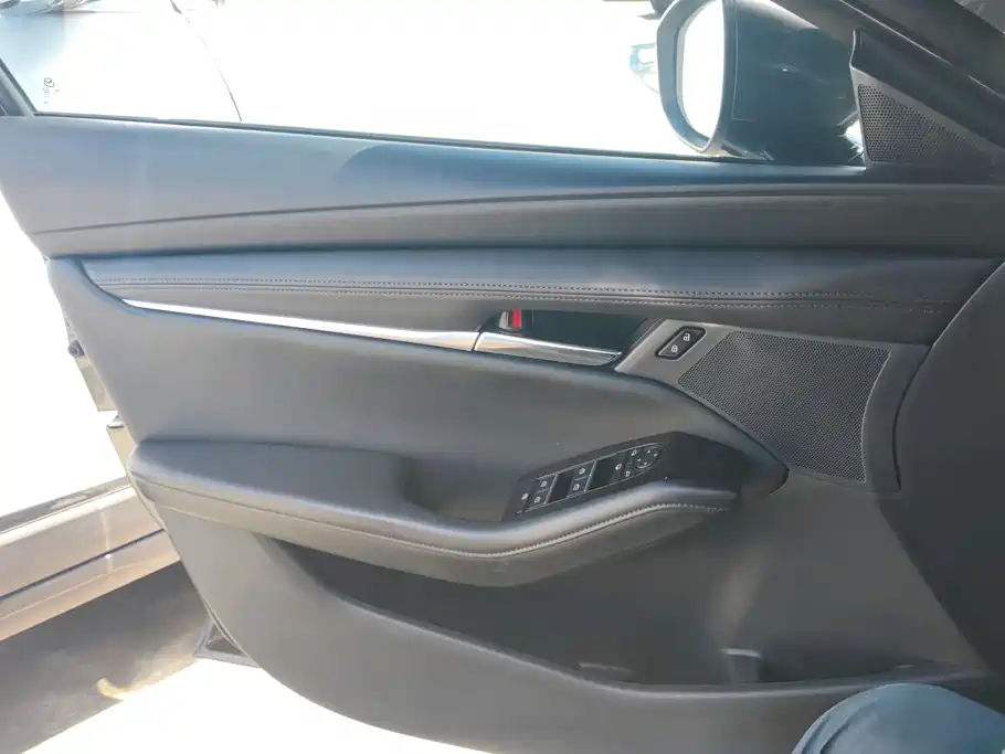 Mazda 3 Axela — миниатюра 7