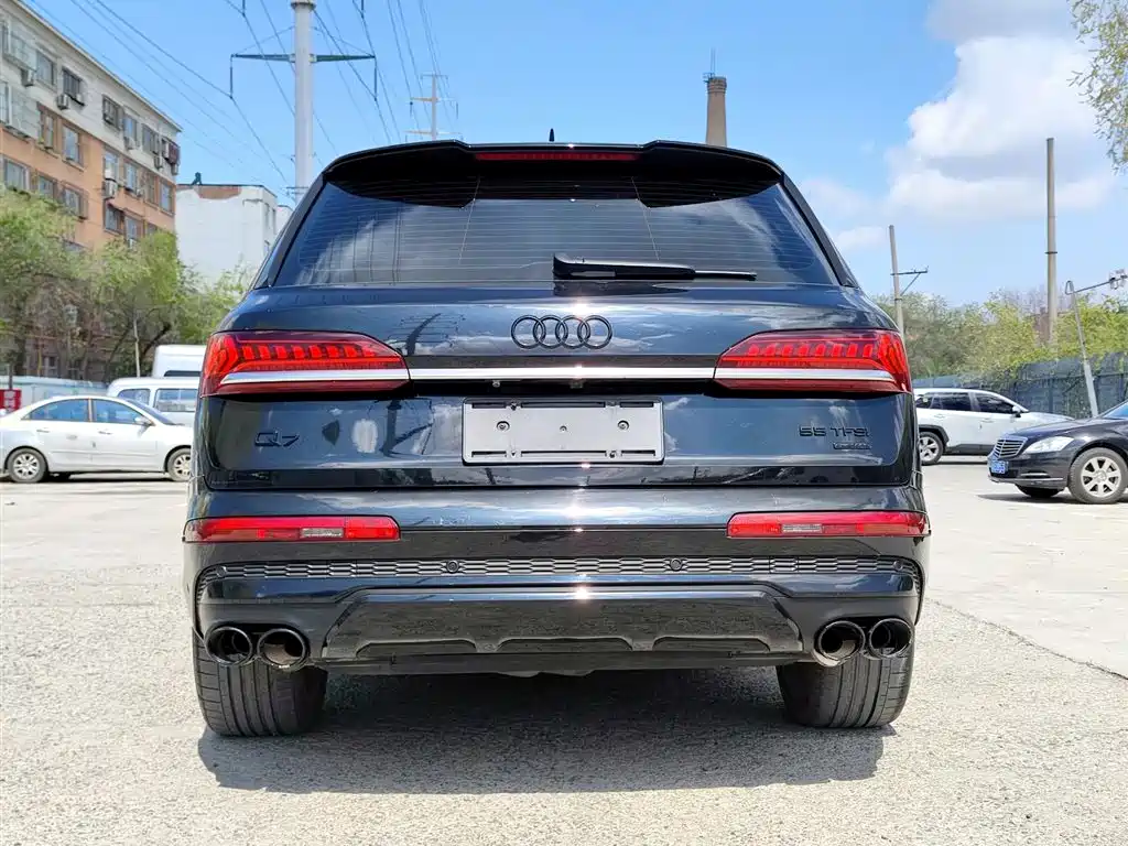 Audi Q7 2023 55 TFSI quattro S line Sport