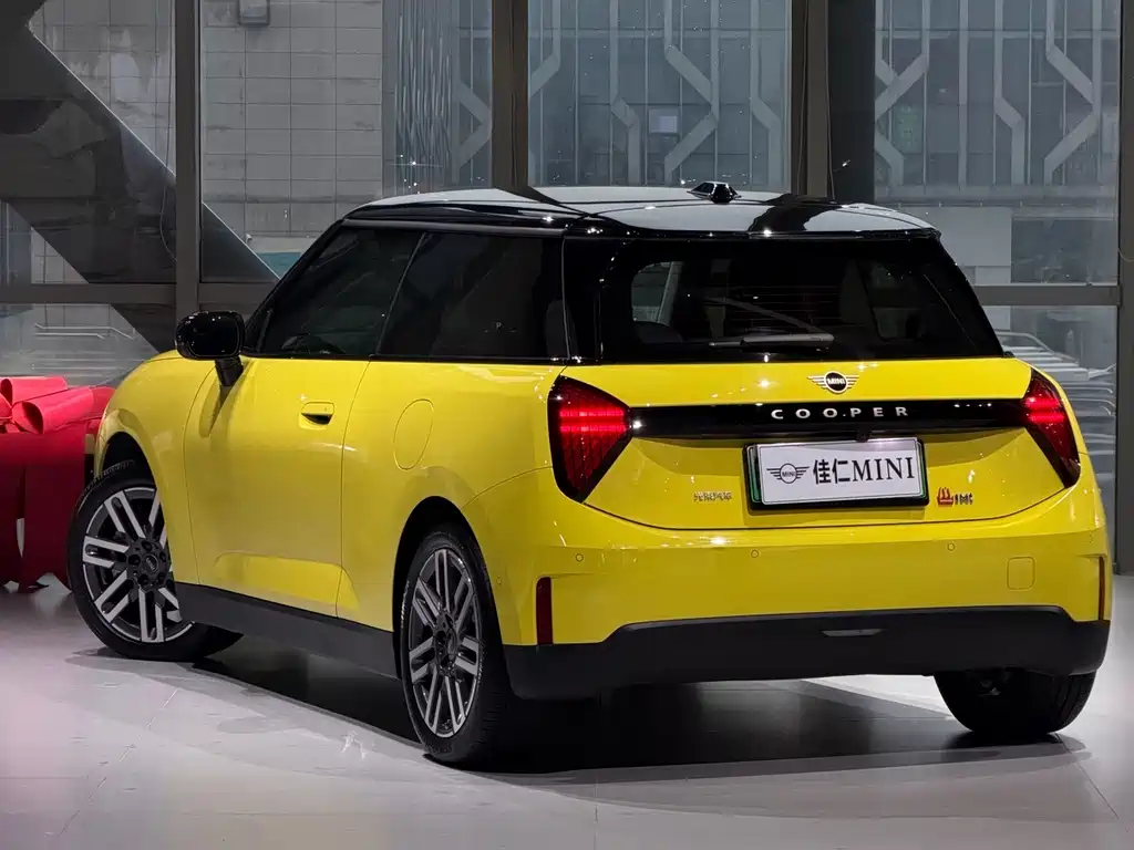 MINI MINI COOPER EV — миниатюра 4