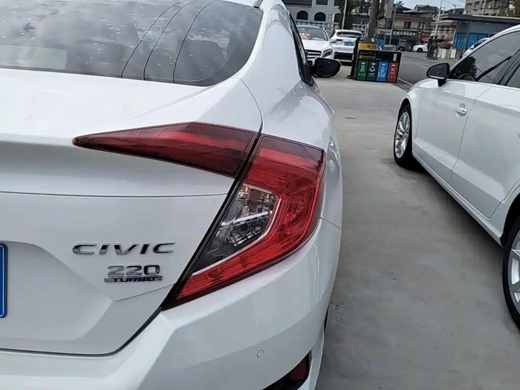 Honda Civic — миниатюра 8