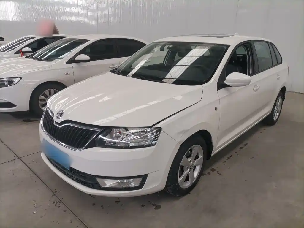 Skoda Rapid Spaceback — миниатюра 2