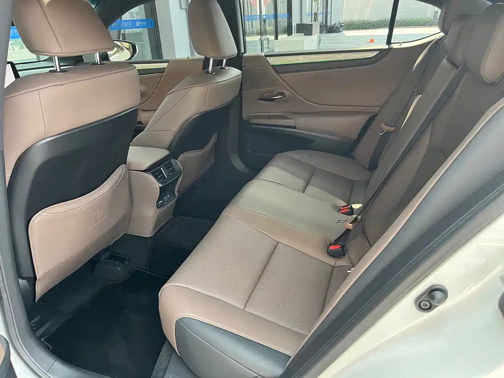 Lexus ES — миниатюра 11