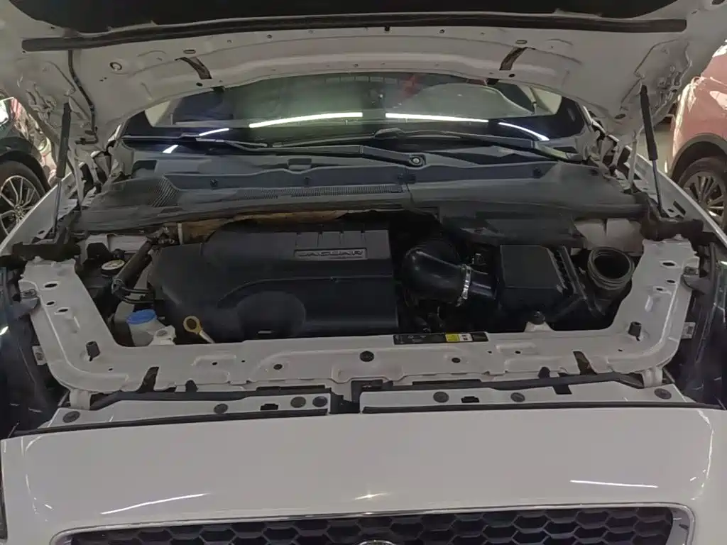 Jaguar E-PACE — миниатюра 20