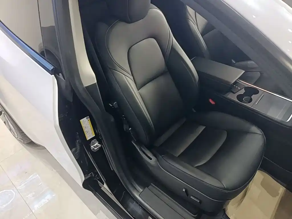 Tesla Model Y — миниатюра 25
