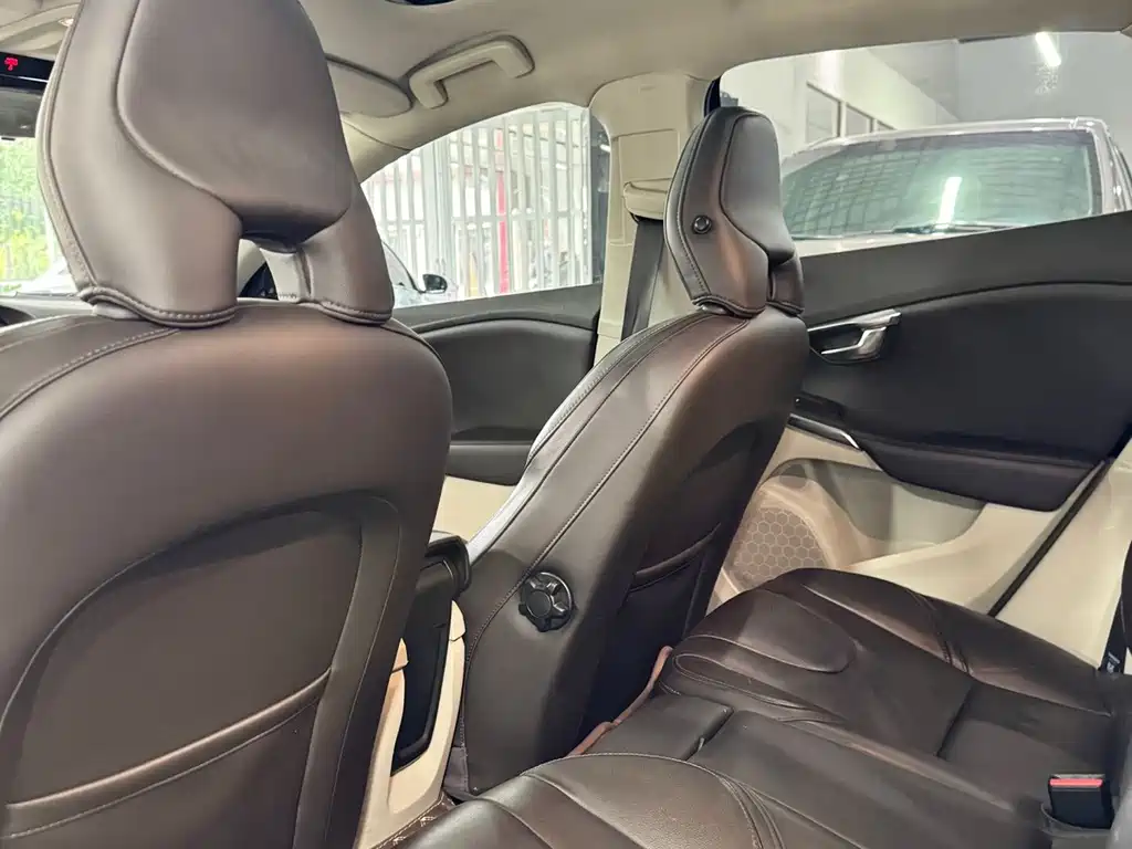 Volvo V40 — миниатюра 8