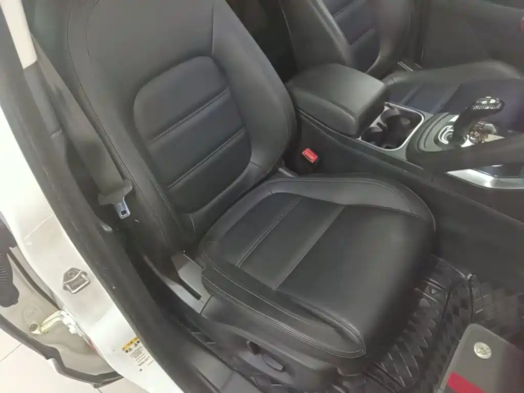 Jaguar E-PACE — миниатюра 25