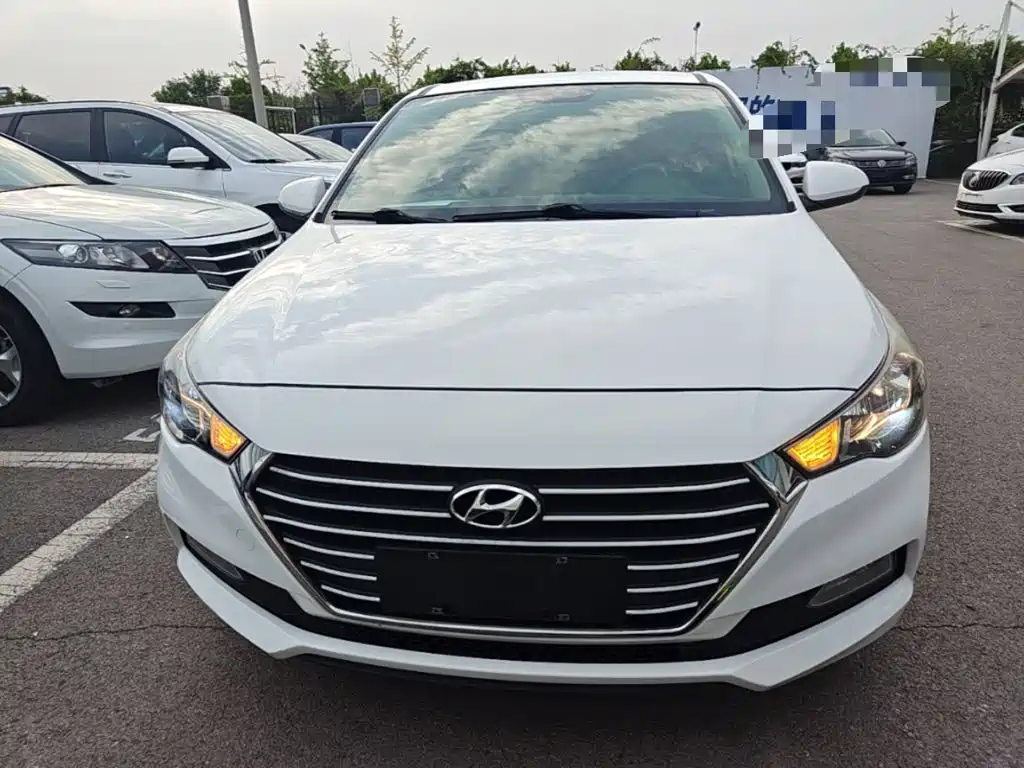 Hyundai Verna - фото 3