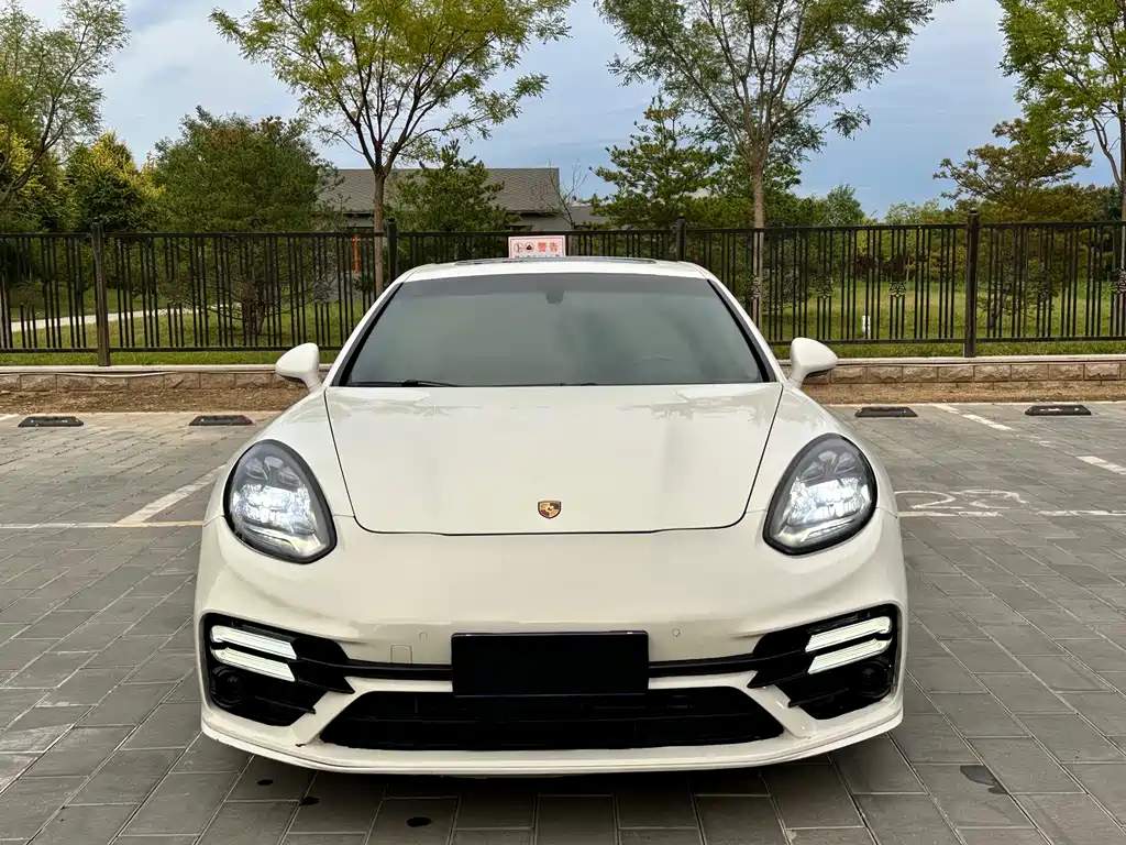 Porsche Panamera 2010 Panamera 4 3.6L