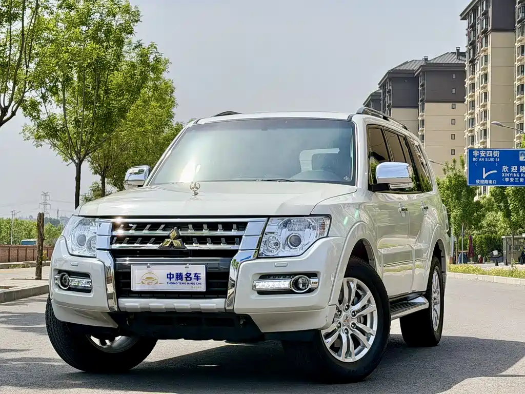 Mitsubishi Pajero (Import) 2019