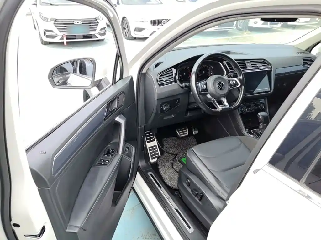 Volkswagen Tiguan L — миниатюра 16