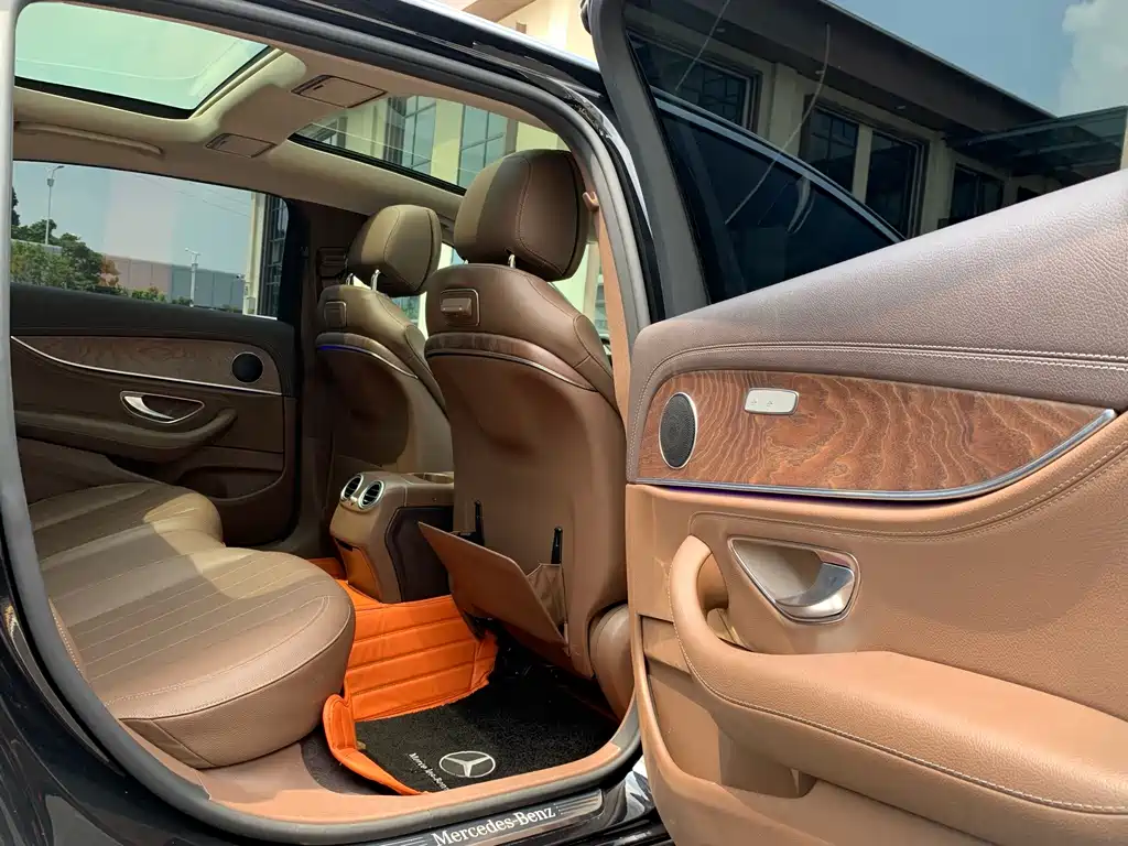 Mercedes-Benz E-Class — миниатюра 15