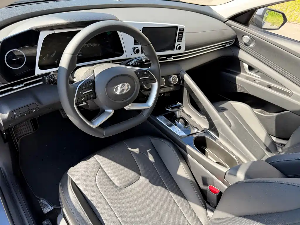 Hyundai Elantra — миниатюра 8