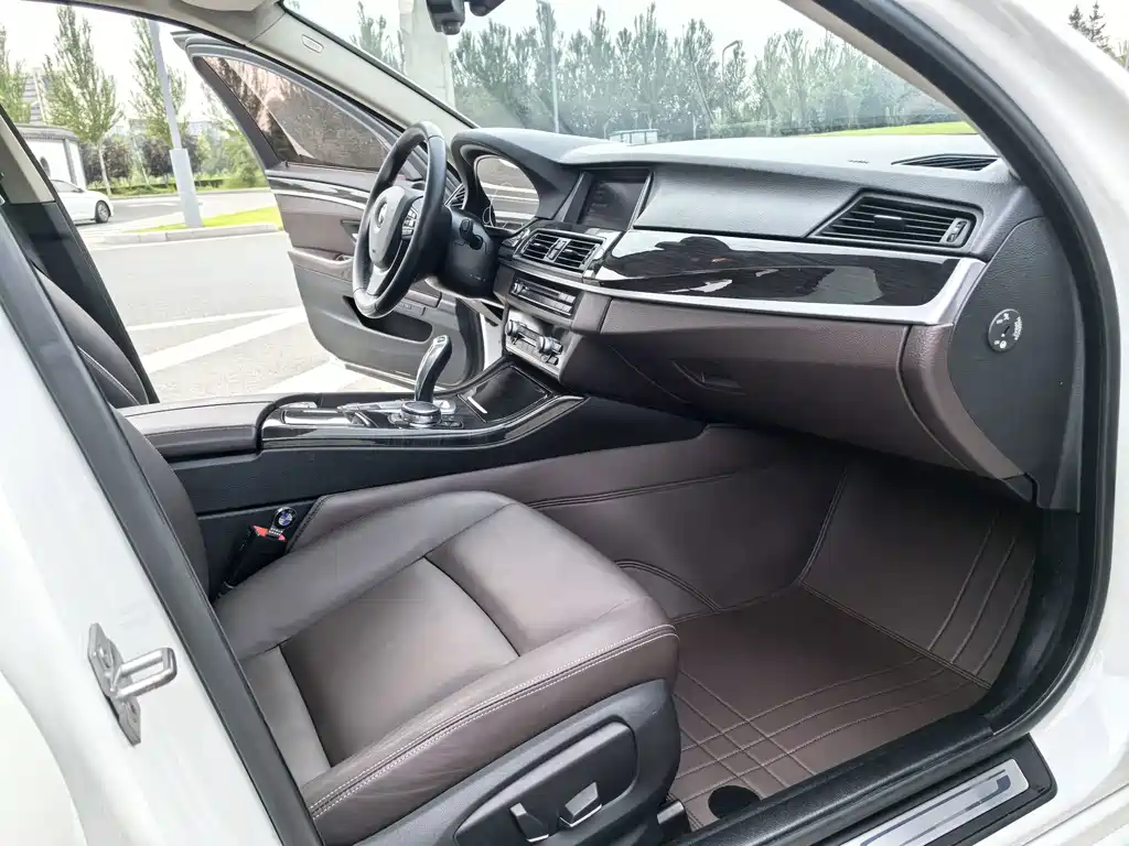 BMW 5 Series — миниатюра 14
