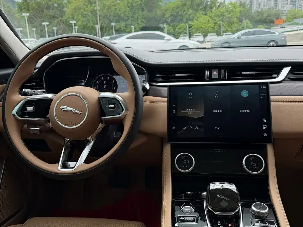 Jaguar XFL — миниатюра 6