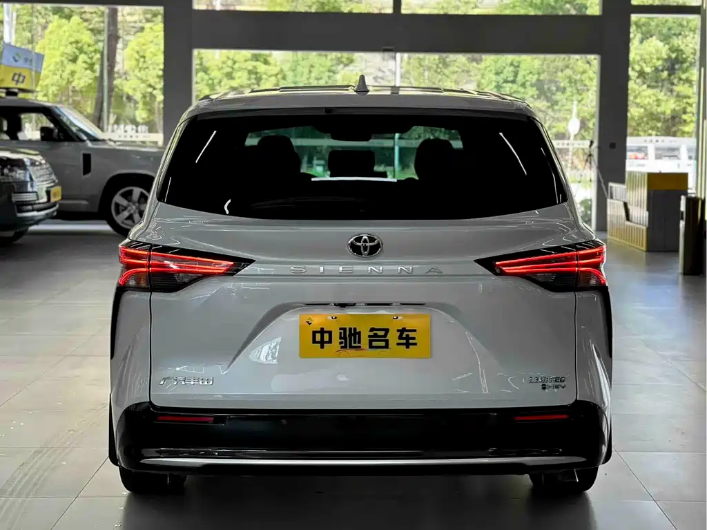 Toyota Sienna 2026 2.5L Premium Luxury