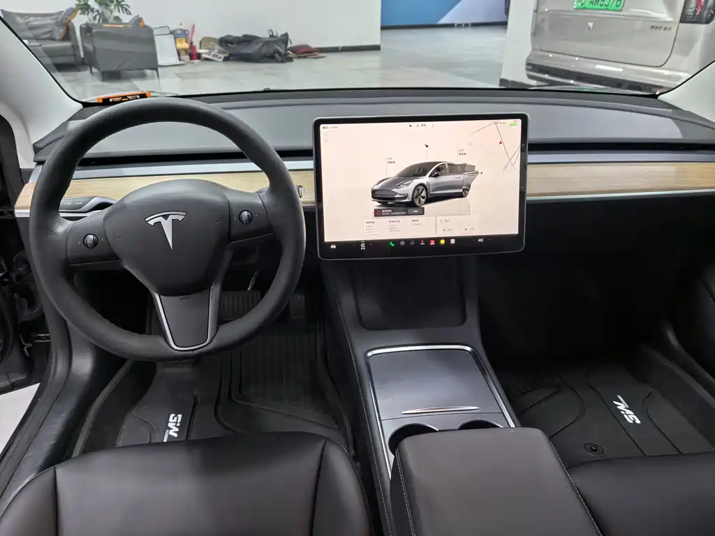 Tesla Model 3 — миниатюра 9
