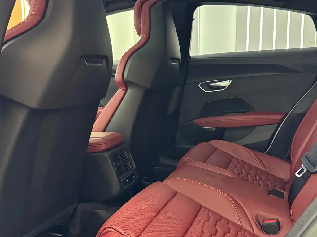 Audi e-tron GT — миниатюра 7