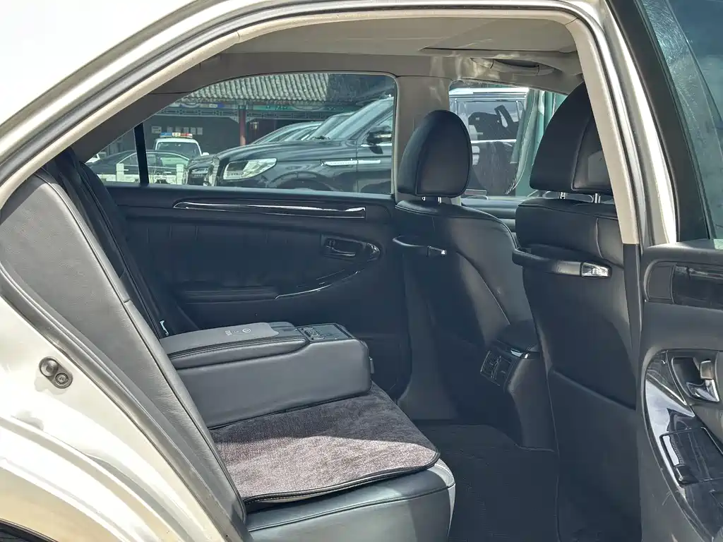 Toyota Crown — миниатюра 24
