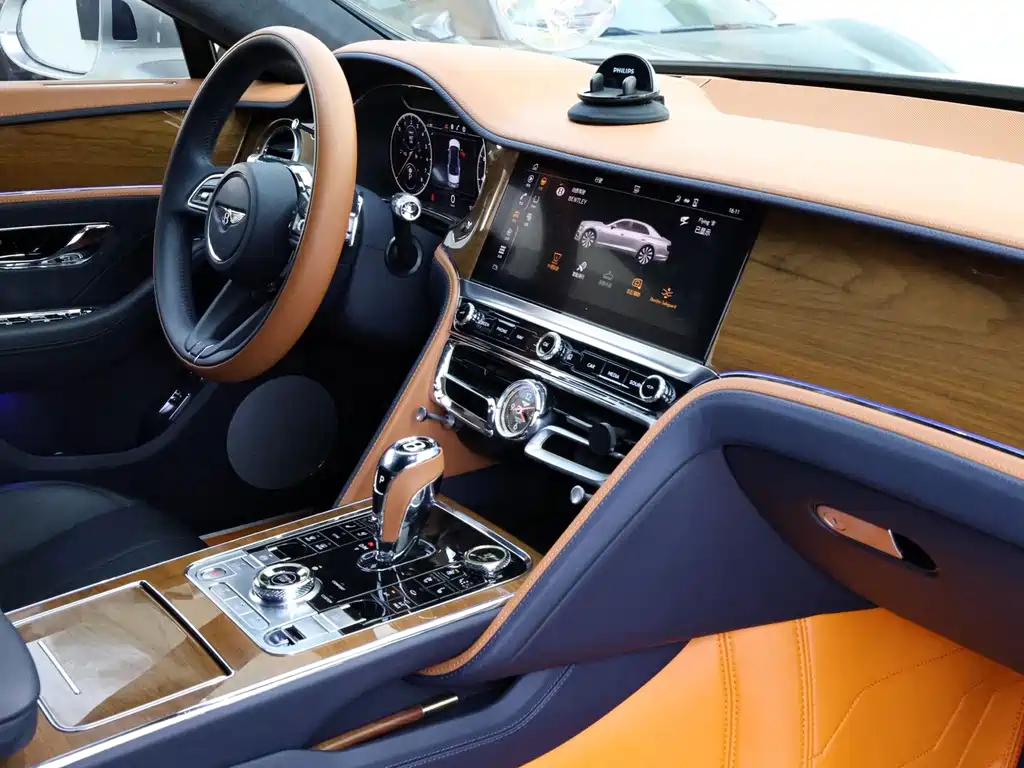 Bentley Flying Spur PHEV — миниатюра 13