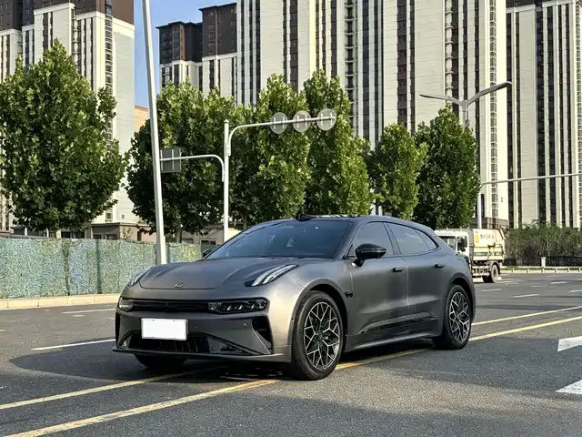 Zeekr 001 2025