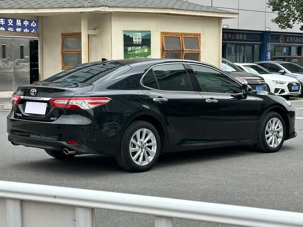 TOYOTA CAMRY