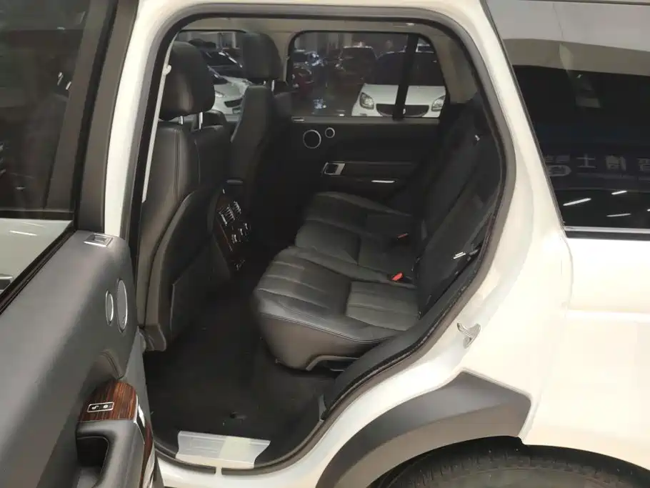 Land Rover Range Rover — миниатюра 11