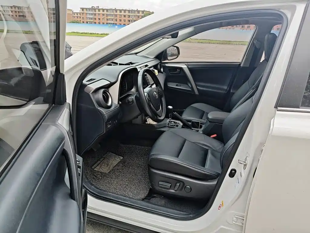 Toyota RAV4 — миниатюра 12
