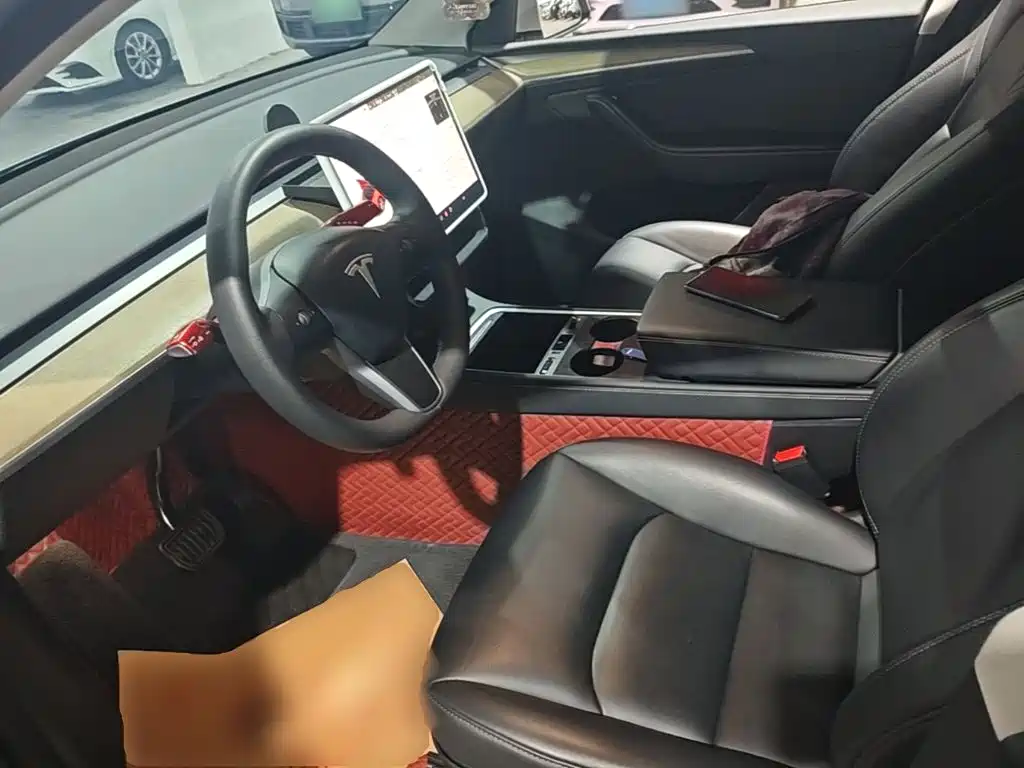 Tesla Model Y — миниатюра 15