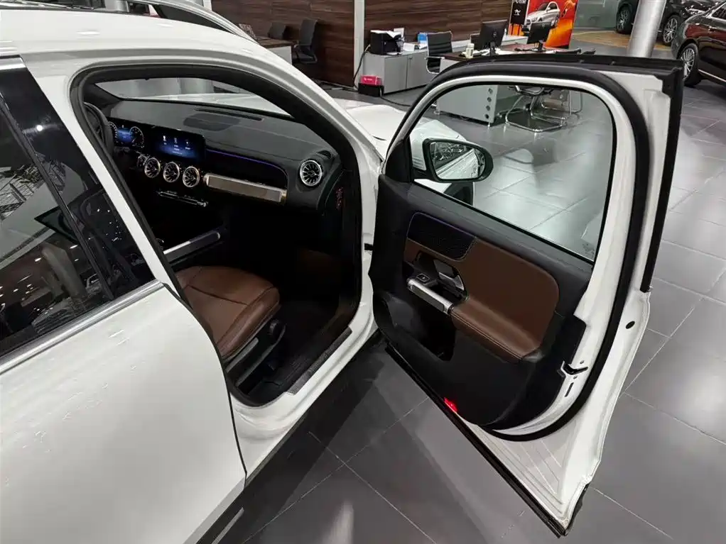Mercedes-Benz GLB — миниатюра 22
