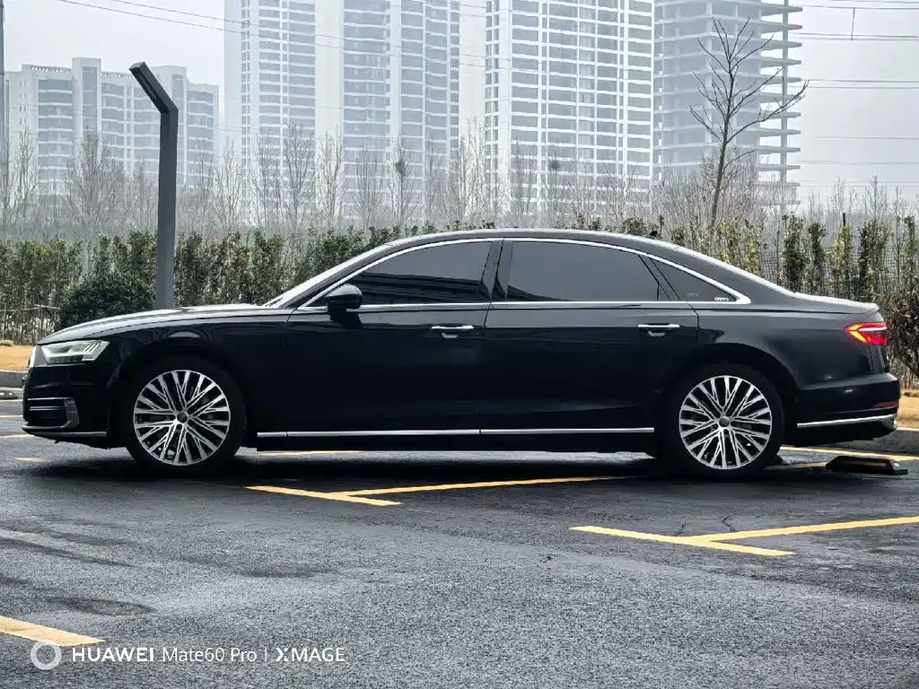 AUDI A8