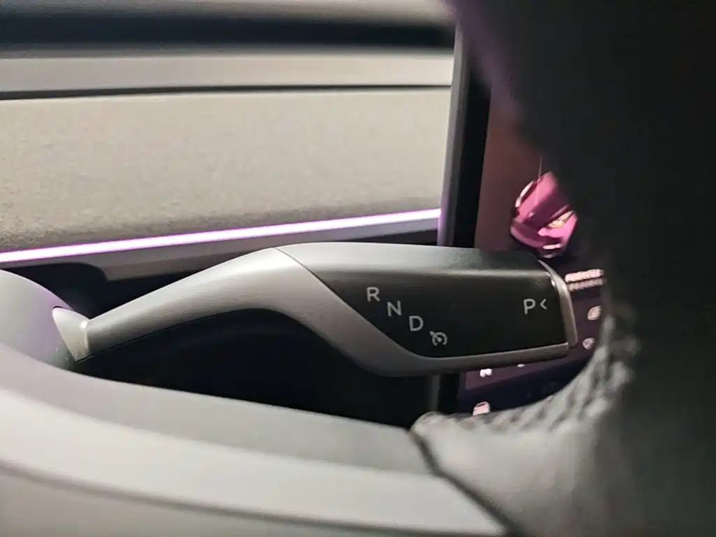 Tesla Model Y — миниатюра 14