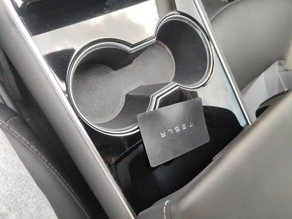 Tesla Model 3 — миниатюра 9