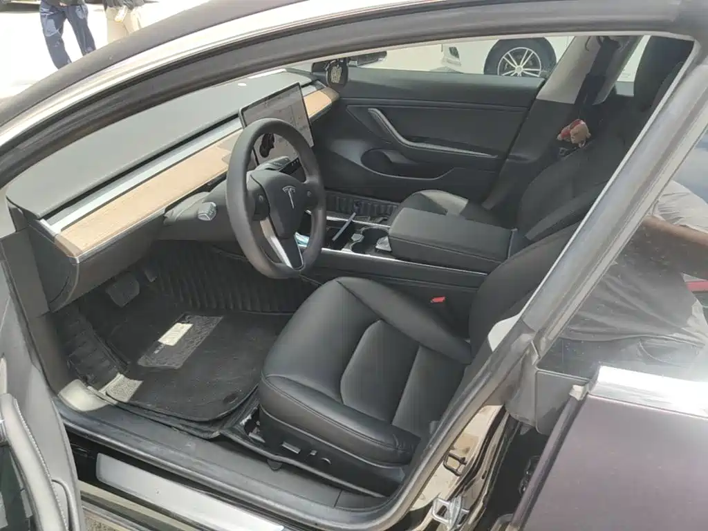 Tesla Model 3 — миниатюра 15
