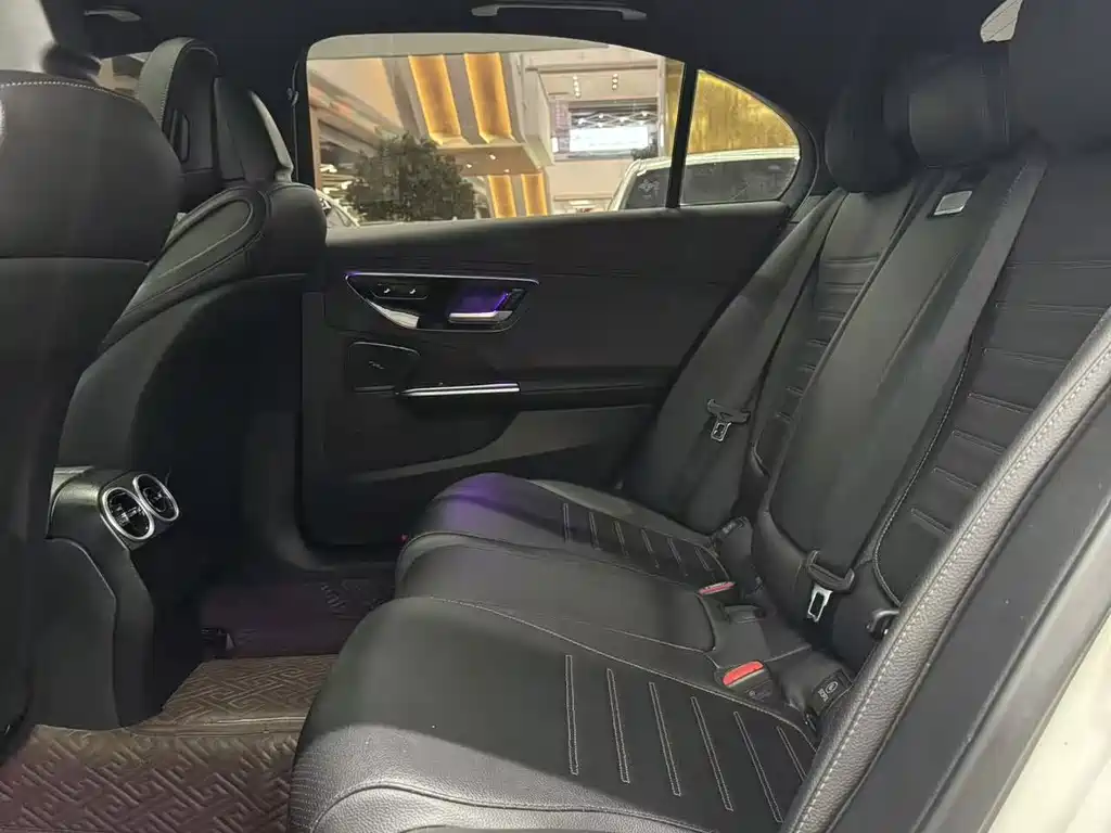 Mercedes-Benz C-Class — миниатюра 12