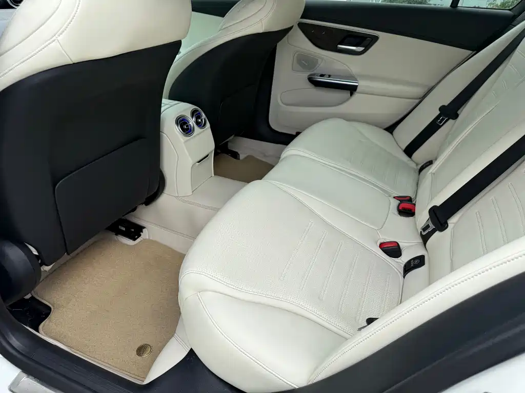 Mercedes-Benz C-Class — миниатюра 31