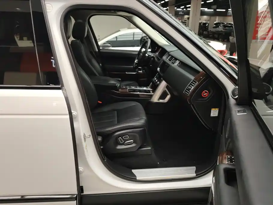 Land Rover Range Rover — миниатюра 8