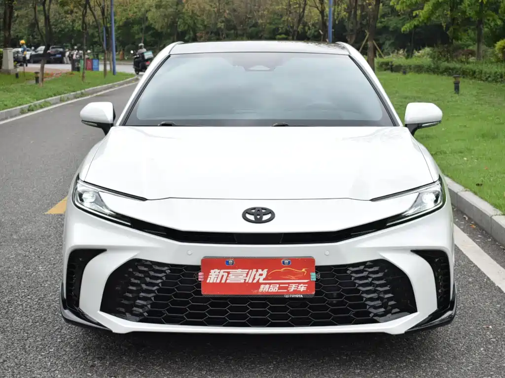 Toyota Camry 2024 2.0HS Sport