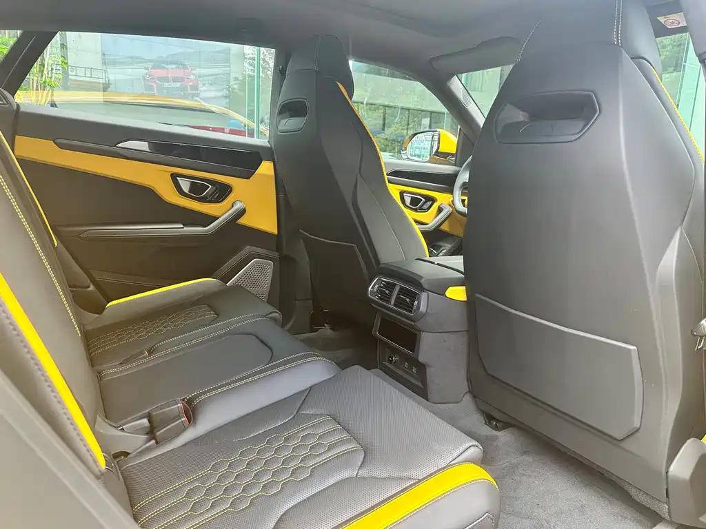 Lamborghini Urus SE — миниатюра 9