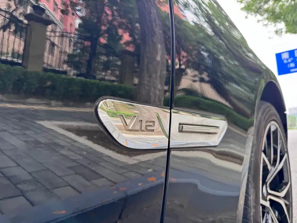 BMW 7 Series — миниатюра 19
